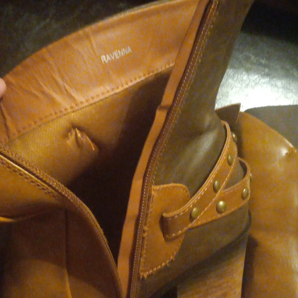 Boots - Picture 3 of 5